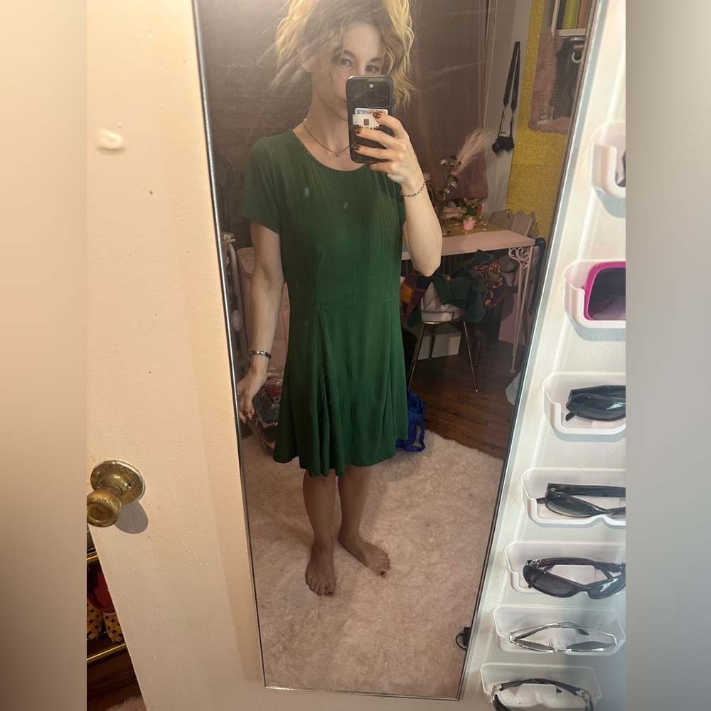 💕 green cap sleeve fit and flare dress - Picture 1 of 4